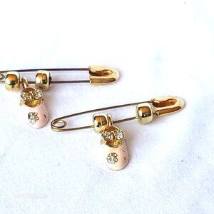 BEAUTIFUL VTG BABY GIRL SHOES SAFETY PIN CHARM HOLDER PIN GOLD TONE RHINESTONS